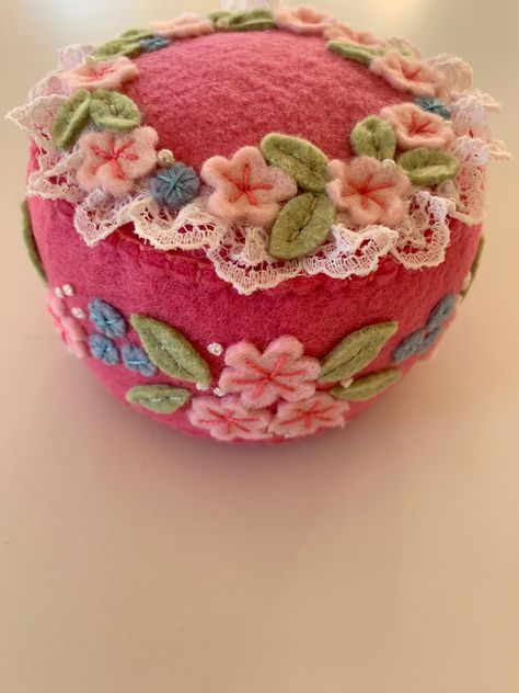 Cute Pincushions, Felt Pincushions, Felt Craft, Pin Cushions, Felt, Cushions, Embroidery