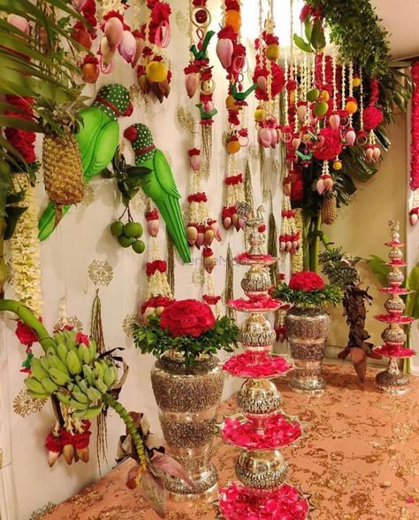 When it comes to the Indian weddings, one can never possibly get enough of all the trends that keep surfacing with every passing moment. To make your wedding a unique affair, you have to make the most out all these trends that keep emerging for every wedding element. #weddingdecor #indianweddingdecor #flowers #weddingentrance #destinationwedding Blouse Design Wedding, All White Wedding Decor, Indian Wedding Decor Ideas, Hairstyle Saree, Lehenga Blouse Design, Best Wedding Decor, Beautiful Indian Wedding, White Wedding Decor, Saree Images