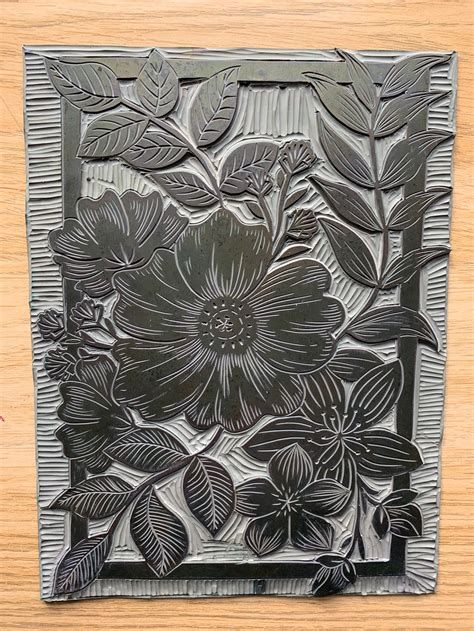 Linoleum Ideas, Flower Lino Print, Printmaking Lessons, Linocut Inspiration, Linoleum Prints, Linoleum Printmaking, Drawing Floral, High School Art Projects, Relief Printmaking