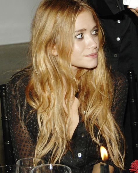 Olsen Hair, Ashley Mary Kate Olsen, Kate Olsen, Olsen Twins, Honey Blonde Hair, Mary Kate Olsen, Effortless Hairstyles, Mary Kate, Hair Waves