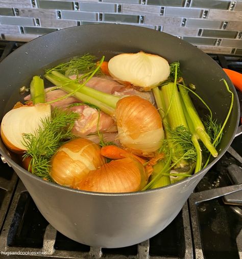 Homemade Chicken Stock Chicken Stock From Whole Chicken, Chicken Stock Recipe From Bones, Best Chicken Stock Recipe, Stock Pot Recipes, Ina Garten Recipe, Vegetable Tian, Grilled Cheese Croutons, Chicken Stock Recipe, Homemade Chicken Stock