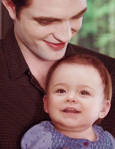 That's my baby which we had together Edward And Renesmee, Twilight Renesmee, Renesmee Cullen, Twilight Quotes, Twilight Saga Series, Robert Pattinson Twilight, Twilight Saga Breaking Dawn, Twilight Memes, Twilight Breaking Dawn