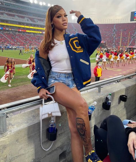 Varsity Outfit, College Football Game Outfit, College Football Outfits, Stylish Black Women, College Gameday Outfits, Homecoming Games, Outfit Black Women, Trendy Outfit Inspo, Tailgate Outfit