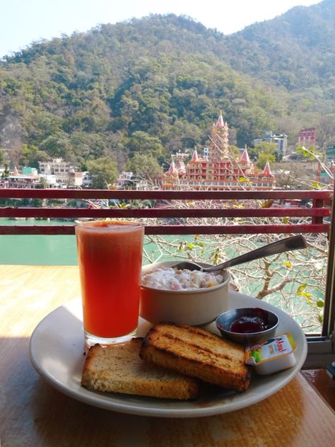 A Rishikesh cafe guide including 16 cute, hippie cafes! #rishikesh #india Rishikesh Travel, Explore Drawing, Travel India Beautiful Places, Authentic Indian Food, Weather In India, India Travel Places, Backpacking India, Rishikesh India, Beach Cafe