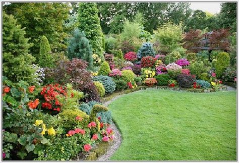 Ideas for back yard tree line Layered Landscaping, Landscaping Inspiration, Garden Shrubs, The Secret Garden, Backyard Inspo, Beautiful Flowers Garden, Garden Designs, Garden Landscape, Garden Cottage