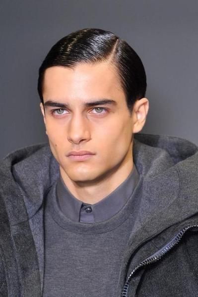 Men Wet Hair Look, Slicked Hair Men, Aleksandar Rusic, Male Runway, Styling Lookbook, Brylcreem Hairstyles, Wet Hairstyles, Wavy Haircut, Wet Look Hair