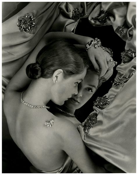 Photo by Erwin Blumenfeld 1941 Erwin Blumenfeld, Rodney Smith, Multiple Exposure, Glamour Photography, 1940s Fashion, White Photo, Harper's Bazaar, Mirror Image, Vintage Photography