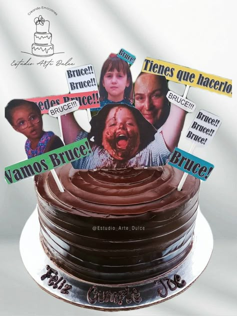 Pastel de chocolate inspiración película matilda Matilda Birthday Cake Ideas, Matilda Birthday Cake, Matilda Birthday Party Theme, Matilda Party Ideas, Bruce Cake, Matilda Party, Matilda Chocolate Cake, Matilda Cake, Birthday Cake Pictures