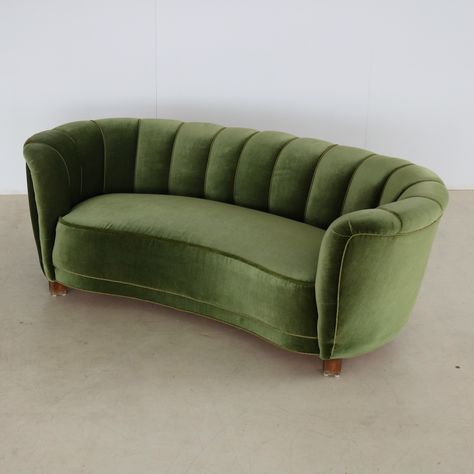 Listed on VNTG.com: Vintage sofa, 1950s | #vntg #vintage Funky Sofa, Living Room Futon, 1950s Sofa, Vintage Loveseat, Retro Couch, American Sofa, Dorothy Draper, Vintage Couch, Sofas For Sale