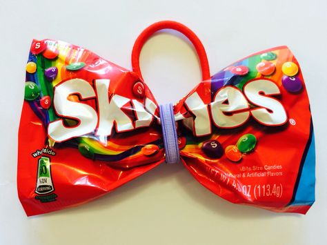 DIY Skittle bow Skittle Halloween Costume, Skittles Costume Diy, Diy Lollipop Costume, Skittle Costume Diy, Skittles Halloween Costume, Homemade Candy Costumes, Skittle Costume, Skittles Costume, Nerds Candy Costume Diy