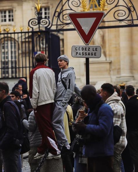 Yossy on Instagram: "All the people watching and crowds I got on camera during PFW." People Watching Photography, Figure Drawings, Art Alevel, Weird Images, Portfolio Ideas, People Watching, In Another Life, Figure Drawing Reference, Documentary Photography