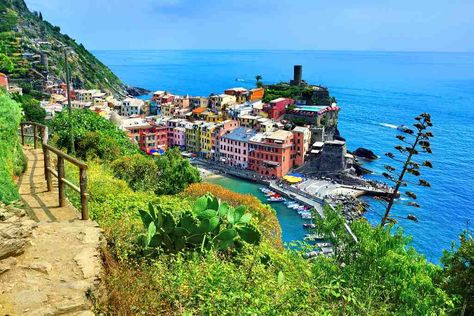 Where To Go In Italy, Italy In September, Italy September, Ligurian Coast, Things To Do In Italy, Seaside Village, Italy Travel Tips, Travel Italy, Beautiful Villages