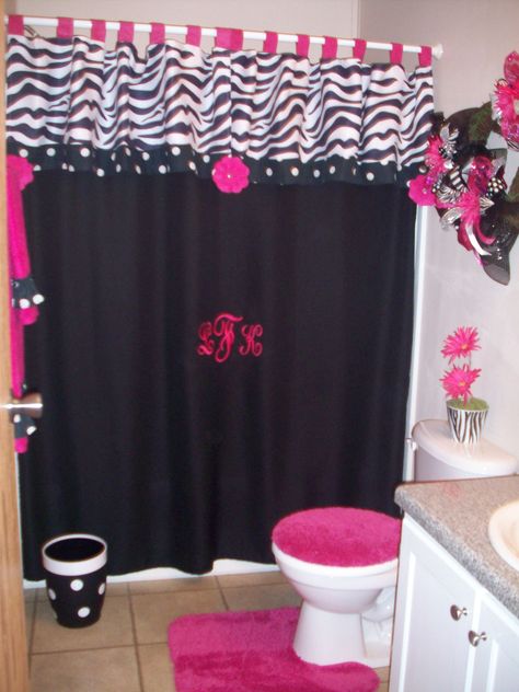 A little too much for me BUT would tie in perfectly for the girlies Minnie Mouse zebra bathroom theme Mcbling Bathroom, Zebra Bathroom Decor, Y2k Bathroom, Zebra Print Bathroom, Girls Bathroom Design, Zebra Bathroom, 2000s Room, Minimalist Entryway, Bathroom Theme