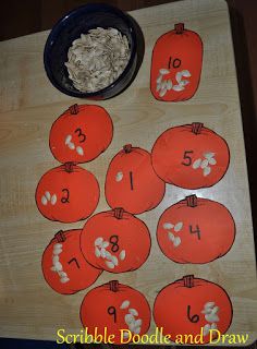 Counting activity for kindergarten count pumpkin seeds Harvest Eyfs, Halloween Activities For Kindergarten, Five Little Pumpkins, Halloween Kindergarten, Pumpkin Activities, Halloween Week, Eyfs Activities, Activities For Kindergarten, Halloween Math