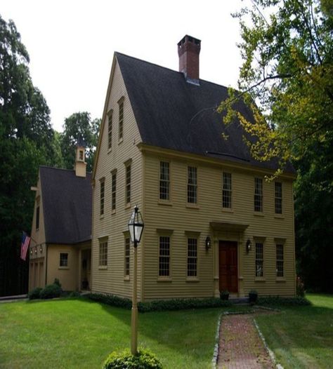 Deerfield Colonial Classic Colonial Homes, Colonial Interior Design, Salt Box House, Early American Homes, Colonial House Exteriors, Saltbox Houses, Colonial Homes, England Homes, Colonial Exterior