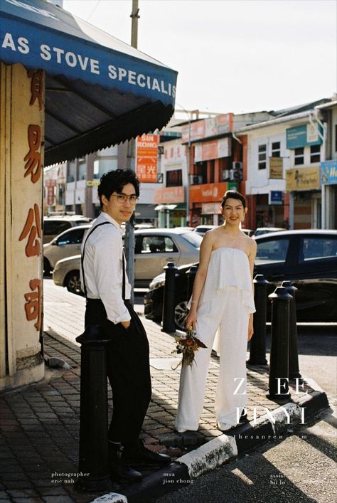 Try shoot prewedding on the streets! Prewed Vintage, Street Prewedding, Prewedding Photoshoot, Pre Wedding Photoshoot Outfit, Pre Wedding Photoshoot, Photoshoot Outfits, Wedding Photoshoot, The Streets, Pre Wedding