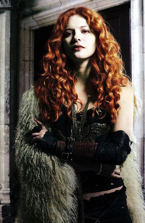 Twilight, redhead, ginger, red hair, curly hair, wavy hair, ginger girls, bohemian, gothic, vampire Victoria Twilight, Rachelle Lefevre, Twilight Outfits, Snipping Tool, Twilight Cast, Twilight Film, Vampire Girls, Nikki Reed, Twilight Fans