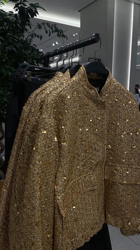 Zara Gold Jacket, Sparkly Fashion, Gold Jacket, Zara Gold, Super Outfit, Chanel Inspired, Gold Chanel, Fall Fits, Minimal Fashion