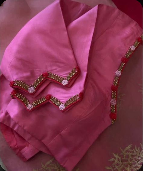 Brooches Blouse Design, Hands Models, Latest Fashion Blouse Designs, Aari Blouses, Latest Blouse Neck Designs, Simple Blouses, Daughter Songs, Latest Bridal Blouse Designs, Blouses Designs