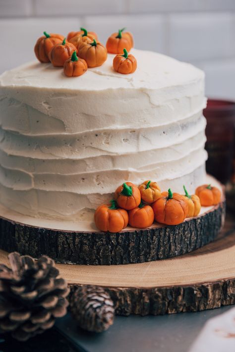 Recipe: Zoe’s Autumn Showstopper Cake Brown Food Coloring, Showstopper Cakes, Veggie Ideas, Celebration Decorations, Bolo Halloween, Chef Kiss, Pumpkin Spice Cake, Savory Cakes, Cake Tray