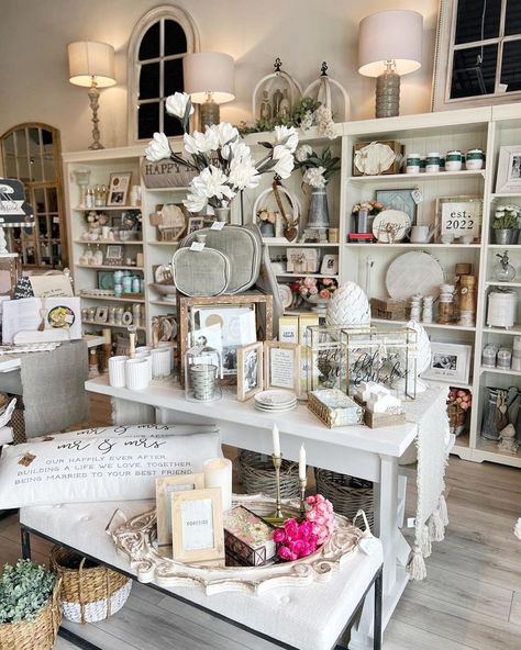 Thrift Store Display Ideas Visual Merchandising, Boutique Ideas Display Small Spaces, Painted Tree Booth Ideas, Store Design Boutique Inspiration, Mercantile Store Ideas, Vintage Store Signs, Country Store Display, Rustic Coffee Shop, Booth Layout