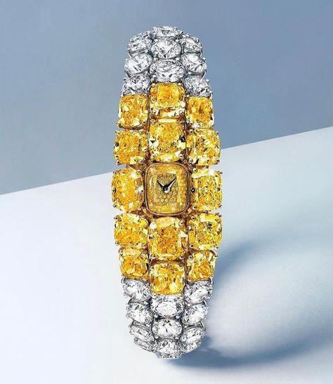 AISee Jewelry Blog on Instagram: “Extraordinary yellow diamond wristwatch by @graff ! The dial is fully micropaved with yellow diamonds as well each of which is hand…” Unique Watches Women, Rare Diamond, Fancy Watches, Abstract Jewelry, Yellow Diamonds, High Jewellery, Amazing Watches, Watches Women, Watches Unique