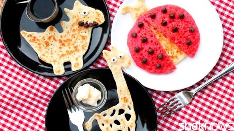 How to make pancake shapes that come alive but don't bite back Pancake Animals, Pancake Day Crafts, Easter Bunny Pancakes, Fluffy Recipe, Shaped Pancakes, Fun Pancakes, Kids Pancakes, Easy Homemade Pancakes, Pancake Shapes