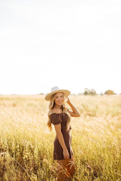 Fall Field Senior Pictures, Senior Picture Wheat Field, Brown Dress Senior Pictures, Pasture Picture Ideas, Cornfield Senior Pictures, Senior Photos Open Field, Wheat Senior Pictures, Pasture Senior Pictures, Pasture Photoshoot Ideas