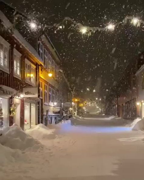 London Snow, Christmas Nyc, Snow Is Falling, Beautiful Christmas Scenes, Visit Norway, Adventure Photos, Santa Claus Is Coming To Town, Winter Scenery, Christmas Scenes