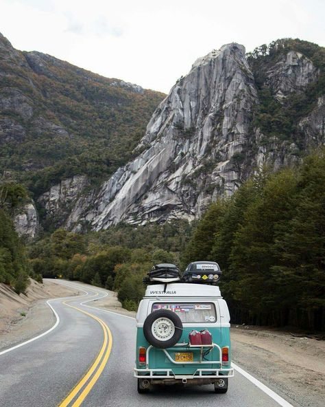 Everything about this pic. Fotografi Urban, Tapeta Pro Iphone, Road Trippin, Minivan, Camping Ideas, Elba, Travel Goals, Vw Bus, Adventure Awaits