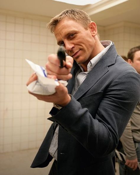 Daniel Craig #DanielCraig Daniel Craig Young, Celeb Men, Craig Bond, 007 Casino Royale, Daniel Craig 007, Daniel Graig, James Bond Style, Daniel Craig James Bond, 007 James Bond