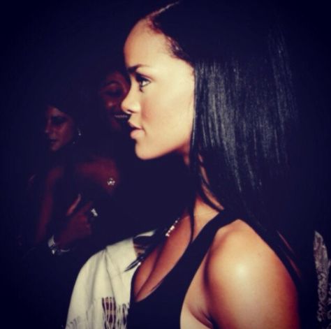 Rihanna Dark Aesthetic, Rihanna Mood, Rihanna Pfp, Rihanna 2000's, Rihanna 2014, Spam Pics, 2000s Photoshoot, Swag Era, Black Vampire