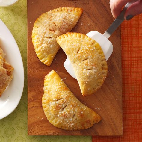 Hand-Held Apple Pies Recipe -When I was in high school, my best friend's mother baked mini apple pies every Christmas. I was thrilled when she shared the recipe with me—it made me feel like I was finally an adult! —Katie Ferrier Gage, Houston, Texas Mini Apple Pie Recipe, Cupcakes Christmas, Ideas Cupcakes, Mini Apple Pies, Baked Apple Pie, Apples And Cheese, Apple Pies, Mini Pies, Hand Pies