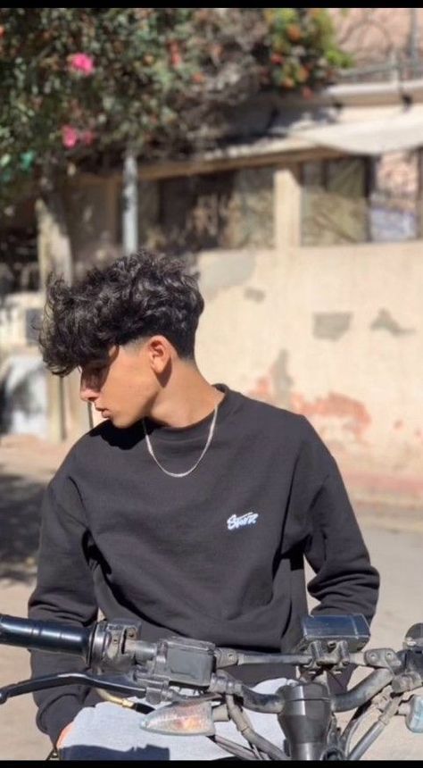 Hair Taper Fade, Low Fade Long Hair, Low Fade Curly Hair, Taper Fade Long Hair, Curly Hair Taper, Curly Hair Men Haircut, Taper Fade Short Hair, Fade Haircut Curly Hair, Low Taper Fade Haircut