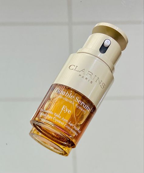 This dual-phase serum smoothes wrinkles,reduces puffiness and illuminates the eye area. It is suitable for all ages and all skin types as the texture is really lightweight. #clarins #eyecare Hygiene Care, Beauty Gadgets, Eye Area, Eye Care, All Skin Types, The Eye, Rosé Wine Bottle, Skin Types, Wrinkles