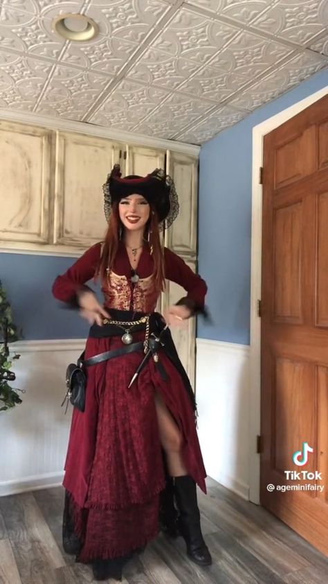 Pirate Wench Costume Diy, Ageminifairy Pirate, Ren Fest Pirate, Red Pirate Outfit, Pirate Outfits Female, Pirate Cosplay Female, Ren Fest Costumes Women, Women Pirate Outfits, Female Pirate Outfit