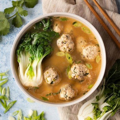 Mealime - Naked Wonton Soup with Bok Choy & Green Onions Naked Wonton Soup, Asian Soups, Keto Soup, Asian Soup, Chinese Recipes, 30 Minute Meals, Green Onions, Wonton Soup, Nutritious Meals