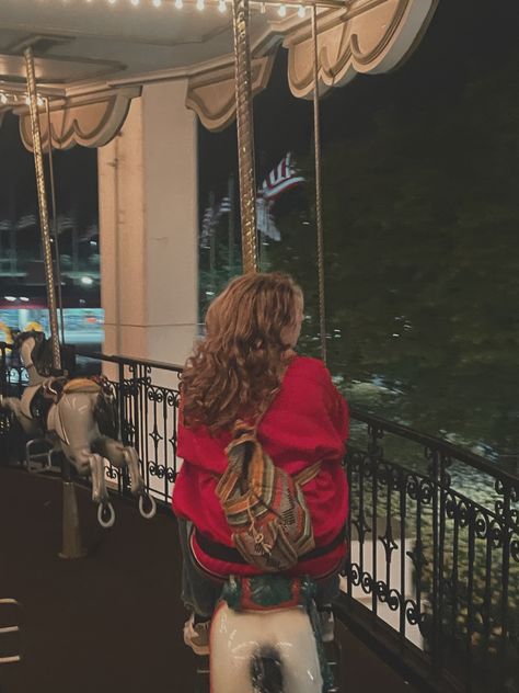 girl riding a six flags ride, red vintage sweatshirt and curly hair yay Six Flags Outfit, Abby Core, 6 Flags, Flag Outfit, Flag Photo, Trip Outfits, Six Flags, 2023 Vision, Park Photos