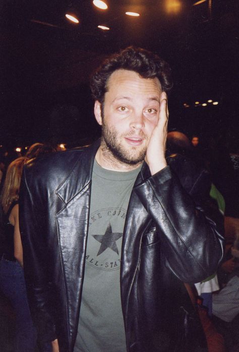 Hollywood Before Social Media Killed Stars' Nightlife | Hollywood Reporter Courtesy of Pantera Sarah Post-Swingers Vince Vaughn at Joseph’s in the early 2000s. Britney Spears Justin Timberlake, Candid Pictures, Cocktail Waitress, Vince Vaughn, Young Leonardo Dicaprio, Actors Male, Hollywood Reporter, Ryan Gosling, Hot Actors