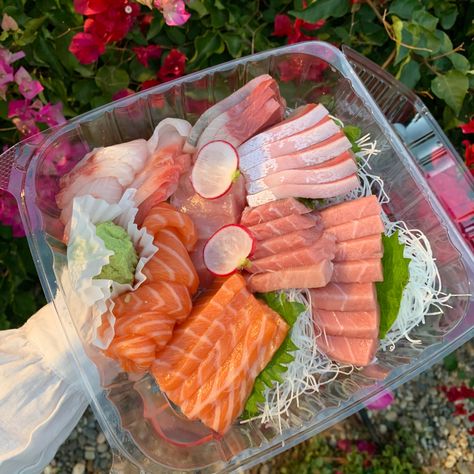 #sushi #sashimi #aesthetic #japanesefood #dinner #lunch Salmon Sashimi Aesthetic, Sashimi Aesthetic, Resep Sushi, Resep Diet, Food O, Japan Food, Chicken Dinner Recipes, Cafe Food, International Recipes