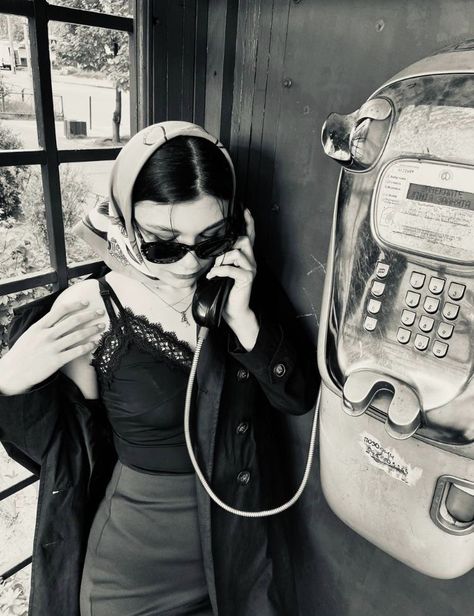 Vintage Senior Pictures, Booth Aesthetic, Telephone Cover, Punk Photoshoot, Old School Pictures, Amsterdam Fashion, Telephone Booth, Vintage Hotels, Head Scarf Styles