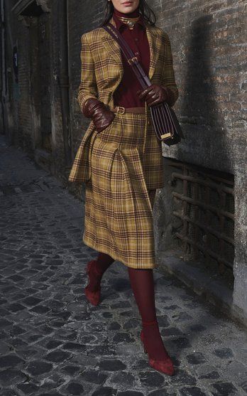 Mode Tartan, Parisienne Chic, Outfit Invierno, Heritage Fashion, Fashion Mistakes, Plaid Fashion, Heritage Collection, Looks Style, Winter Looks