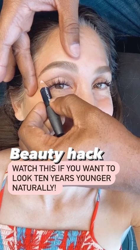 Makeup To Look Younger, Eyebrow Lift, Makeup Over 50, Makeup Tips For Older Women, Makeup For Older Women, Eyebrow Makeup Tips, Face Makeup Tips, Hooded Eye Makeup, Natural Eyebrows