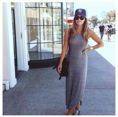 Baseball cap + maxi grey Soccer Mom Outfit Ideas, Soccer Mom Outfit, Baseball Cap Outfit Summer, Mom Outfit Ideas, Baseball Cap Outfit, Cap Outfit, Mom Outfit, Soccer Mom, Mom Outfits