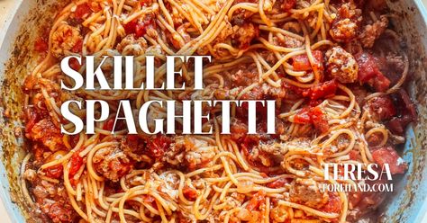 Skillet Spaghetti Skillet Spaghetti, Spaghetti Ingredients, Skillet Lasagna, Whole Wheat Spaghetti, Classic Lasagna, Skillet Dinners, Taco Recipes, Cooking Together, Italian Seasoning