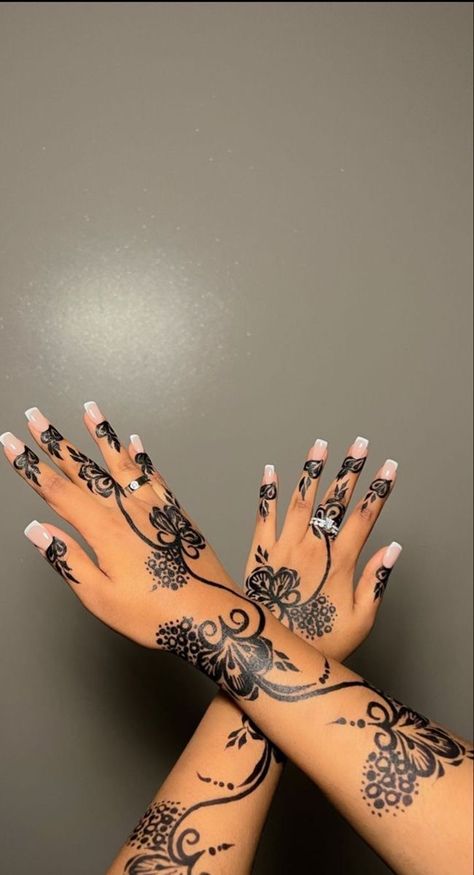 Tattoos Man, Henne Tattoo, Cute Henna Designs, Cute Henna Tattoos, Henna Style Tattoos, Jagua Henna, Henna Inspired Tattoos, Henna Nails, Cute Henna