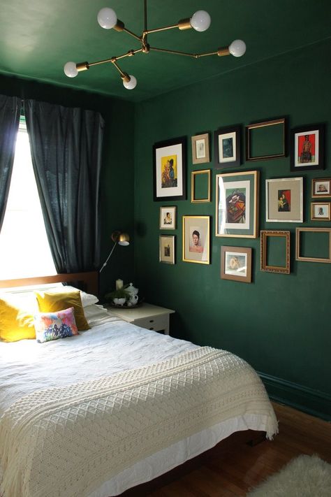 green bedroom design idea 11 Green Bedroom Paint, Green Bedroom Walls, Green Bedroom Design, Dark Green Walls, Green Apartment, Dark Bedroom, Bedroom Wall Paint, Green Walls, Trendy Bedroom