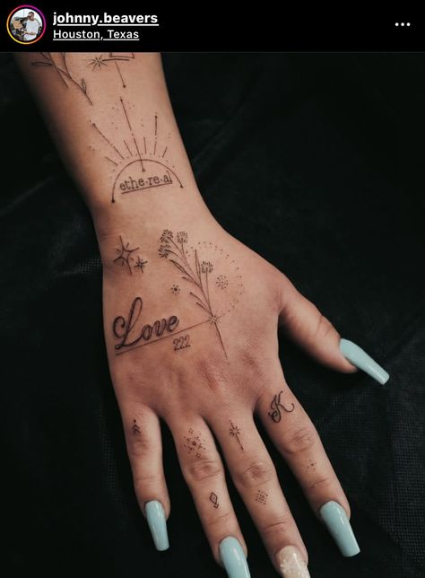 Ky Tattoos, Feminine Hand Tattoos For Women, Tattoo Main, Sticker Sleeve, Simple Hand Tattoos, Full Hand Tattoo, Small Finger Tattoos, Hand And Finger Tattoos, Taurus Tattoos