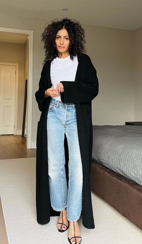 Long Cardigan Jeans Outfit, Long Cardigan And Jeans Outfit, Black Maxi Cardigan Outfit, Neelam Ahooja Style, Black Long Cardigan Outfit, Long Black Cardigan Outfit, Neelam Ahooja, Black Cardigan Outfit, Duster Outfit