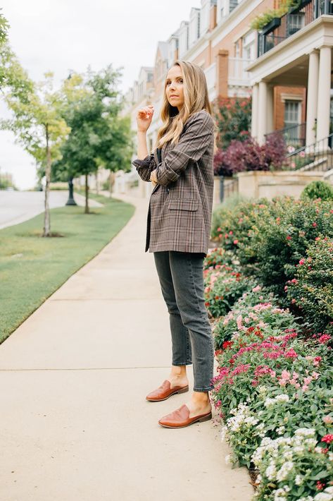 2023 Women’s Outfits, What Is In Style 2023, Fall Casual Work Shoes, Who What Wear 2023, Simple Fall Outfits 2023, Loft Fall Outfits 2023, Work Outfit Spring 2023, Fall Fashion Classic Style, Pants Fall 2023